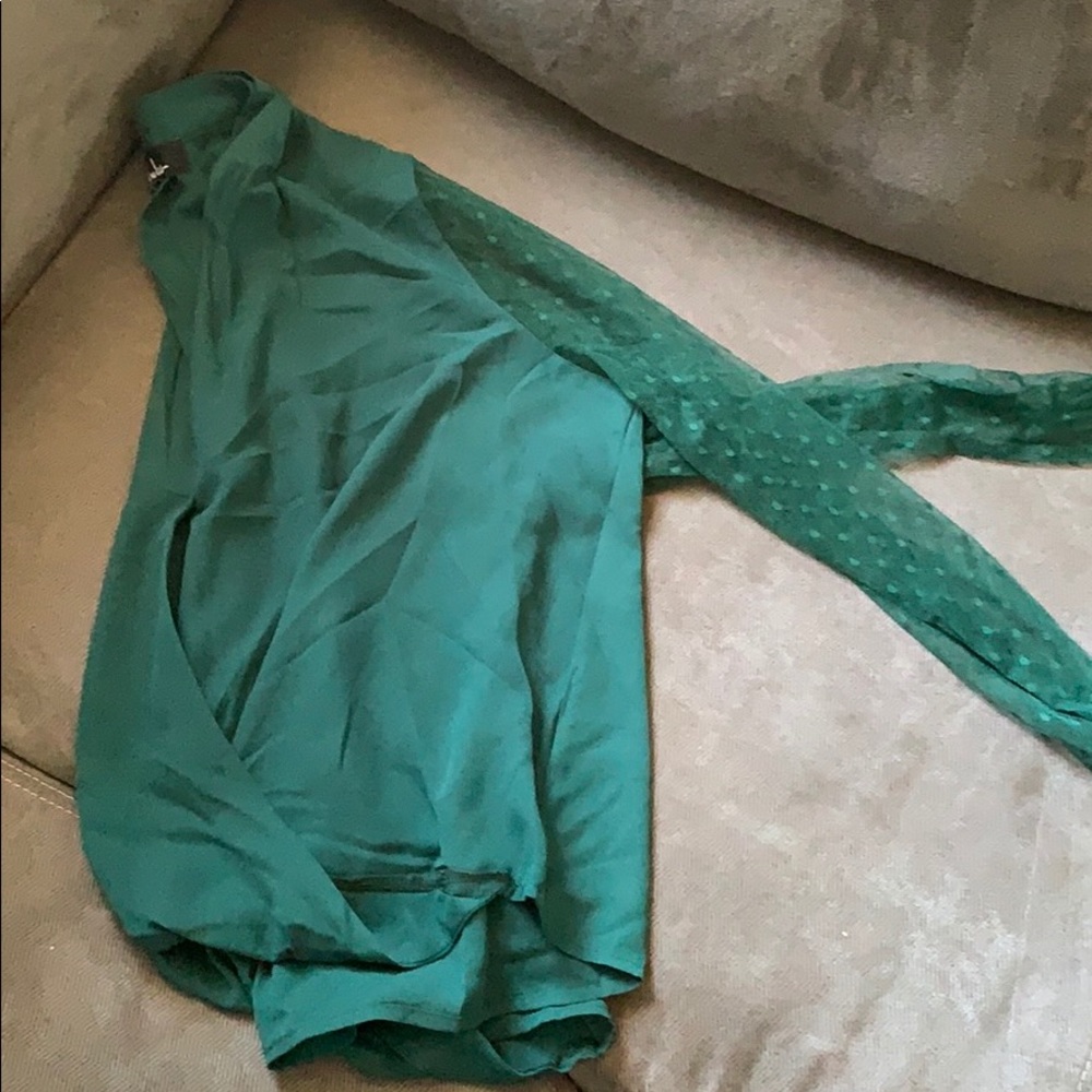 Lulus Wrap Front Top Mesh sleeves
